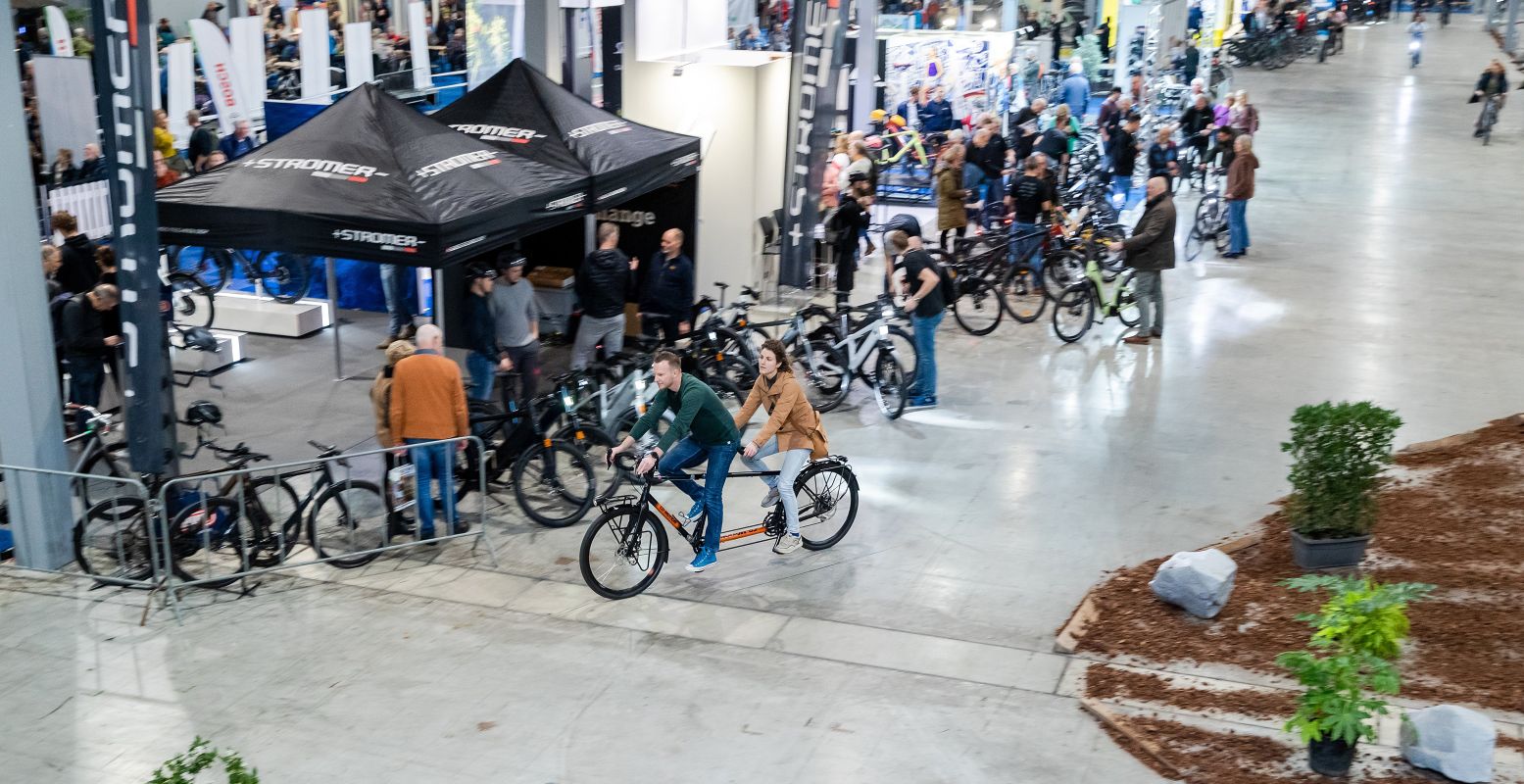 Misschien is een tandem iets? Op de beurs staan ontzettend veel fietsen die je uit kunt proberen. Foto: Stephan de Goede