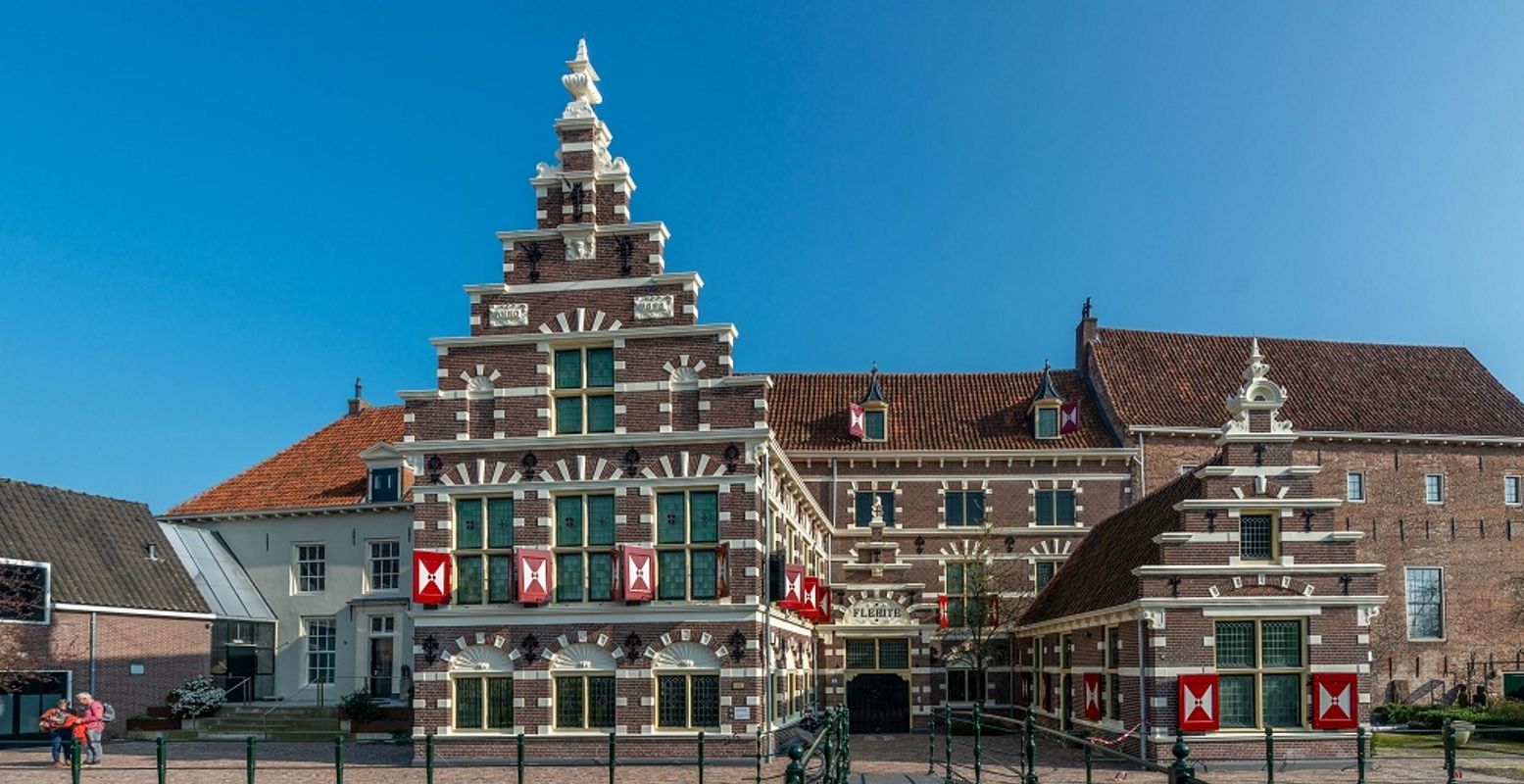 In dit fraaie historische gebouw vind je Museum Flehite. Foto: Museum Flehite © Jos Stover