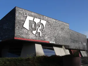 Het theater zit vlak bij het spoor. Foto: DagjeWeg.NL