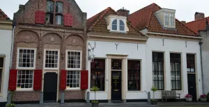 11 bezienswaardigheden in Harderwijk Mooie geveltjes aan de Vischmarkt/Schapenhoek. Foto: Fred Stoffer
