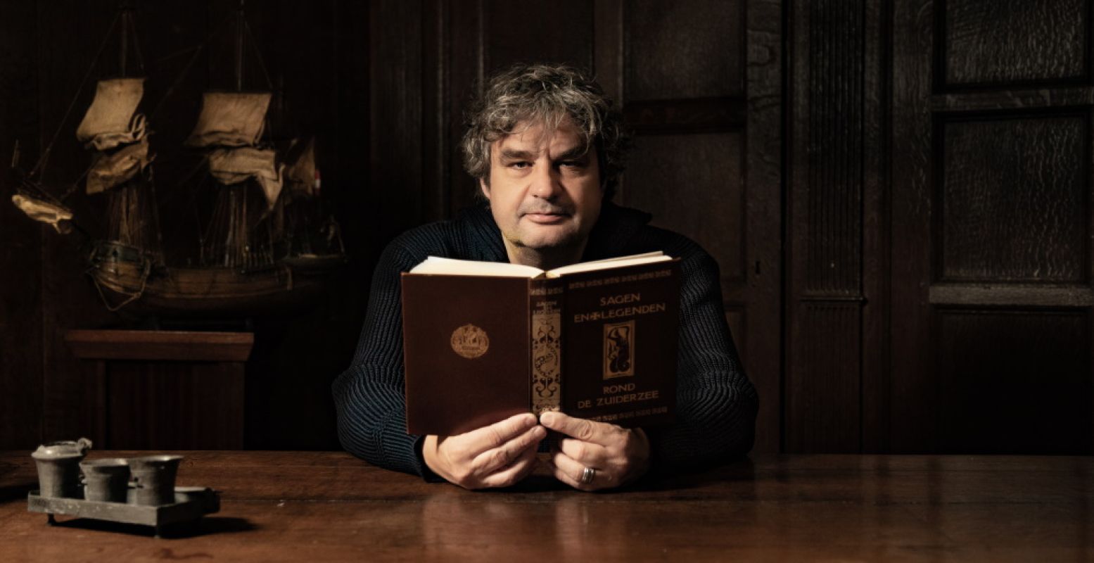 Frank Lammers is de verteller van 'De scheepskapitein van Enkhuizen'. Foto: Eman van Doorn Photography.