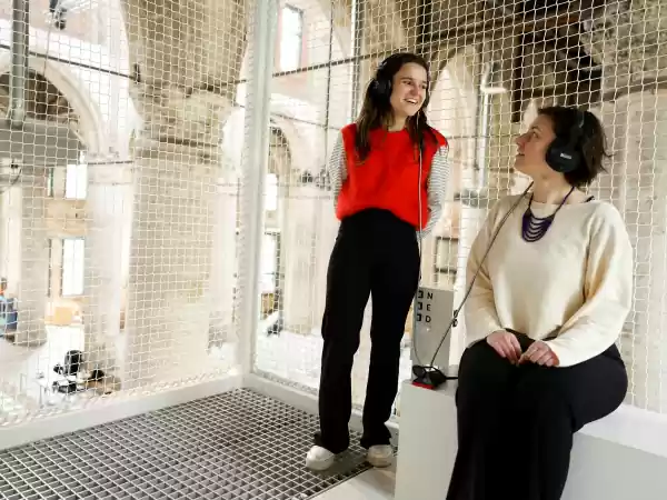 Luister naar verhalen over het monumentale gebouw. Foto: Grote Kerk Veere