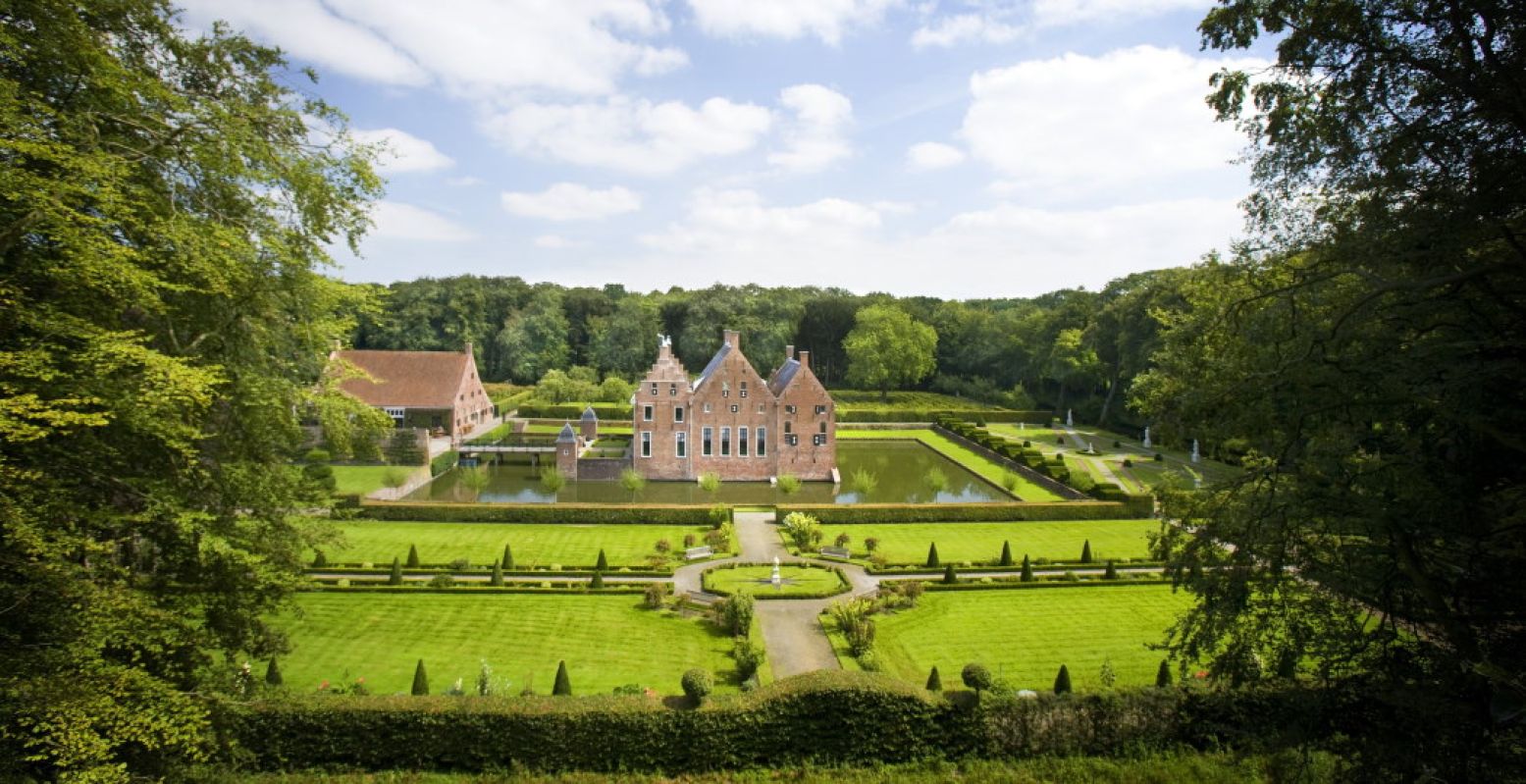 Vroeger de Menkemaborg, tegenwoordig Kasteelmuseum De Menkemaborg. Foto: Kasteelmuseum De Menkemaborg.