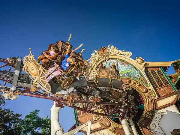 Plopsaland Belgium Zet je wereld letterlijk op z'n kop! Foto: Plopsaland Belgium