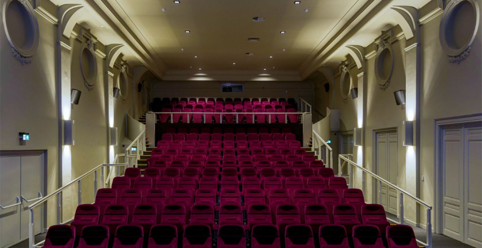 De grootste filmzaal van filmhuis Cinecitta in Tilburg. In deze zaal wordt al meer dan 100 jaar film gedraaid! Foto: Cinecitta © Vincent Nabbe.