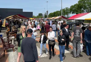 Snuffelmarkt Brabanthallen 2e Pinksterdag 9 juni Fotograaf: Organisatieburo J. & E. van Aerle bv