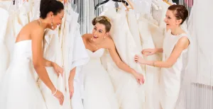 Met deze uitstapjes is elke dag Vrouwendag! Zeg je ja tegen de ultieme droomjurk? Wedding Wonderland is een hilarische ervaring! Foto: Wedding Wonderland.