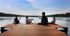 Genieten van de zomer op een groot pop-up terras