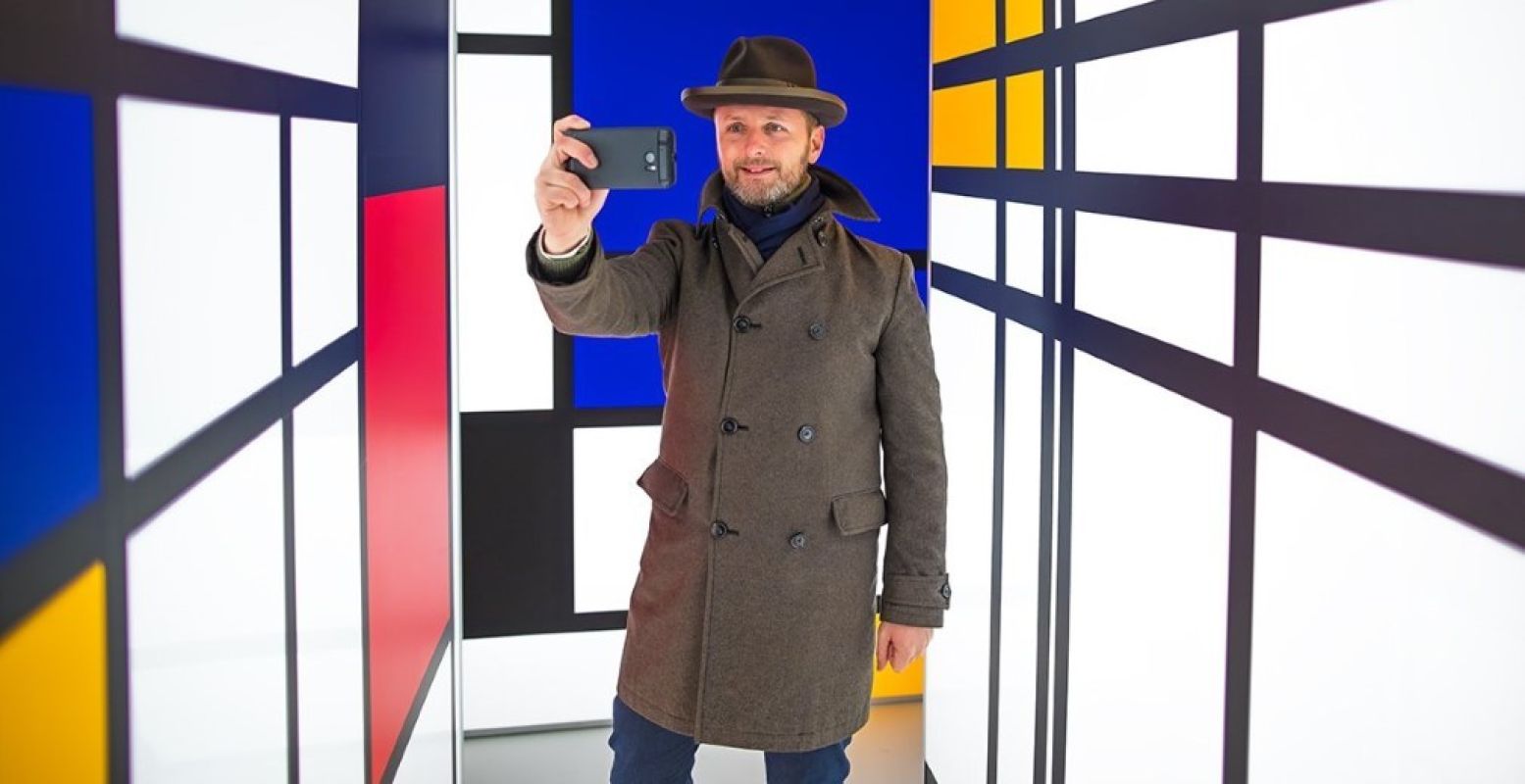 Een selfie in een Mondriaan Photobooth. Foto: Den Haag Marketing.