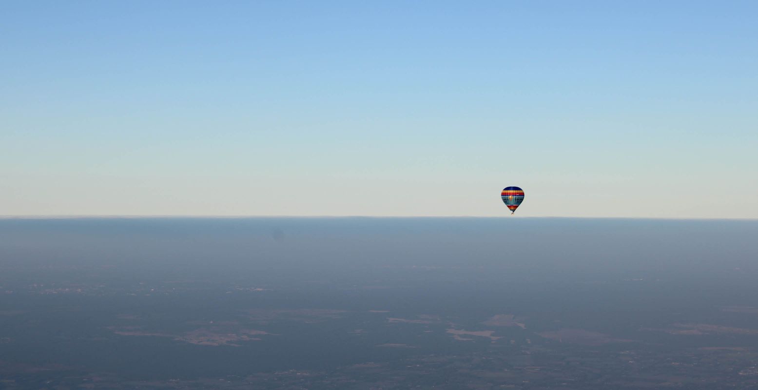 Vaar naar de horizon in een heteluchtballon. Foto: DagjeWeg.NL © Daniëlle Kleijer