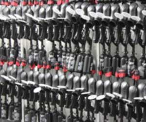 De paintball guns hangen al klaar De paintball guns hangen al klaar